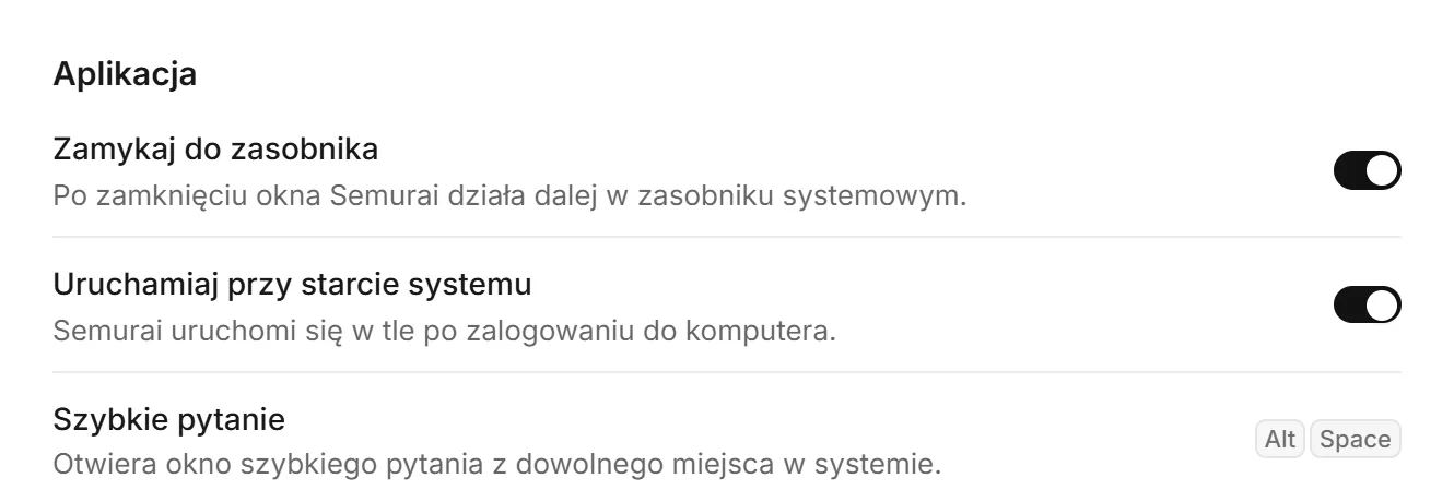 Sekcja Aplikacja w ustawieniach ogólnych z opcjami Zamykaj do zasobnika, Uruchamiaj przy starcie systemu i skrótem Szybkie pytanie Alt + Space